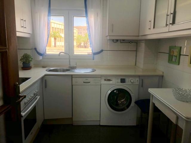 Gatu Premium Villa Isabel Terraza,Parking,1ºlinea Playa,Wifi,Vista Al Mar , Preferente Mayores De 25 Anos Y Familias Cádiz Exteriör bild
